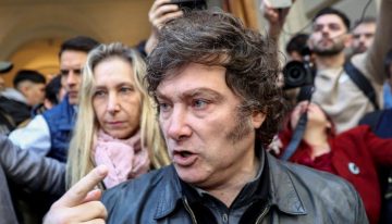 Milei acusa a un periodista de agredirle: «¿Me pegaste a propósito?»