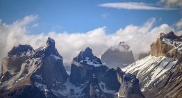 Un hombre sobrevive a una caída mortal de 122 metros y recorre más de 100 kilómetros en busca de ayuda
