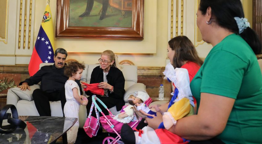 Regresa a Venezuela una niña de dos años que fue separada de su madre tras ser deportada desde EE.UU.