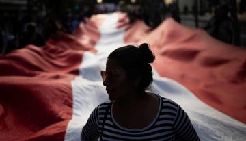 El primer ministro de Perú renuncia para evitar las mociones de censura tras el asesinato de 13 mineros