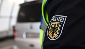 La Policía alemana lleva a cabo macrorredadas por todo el país tras la prohibición de un grupo de extrema derecha