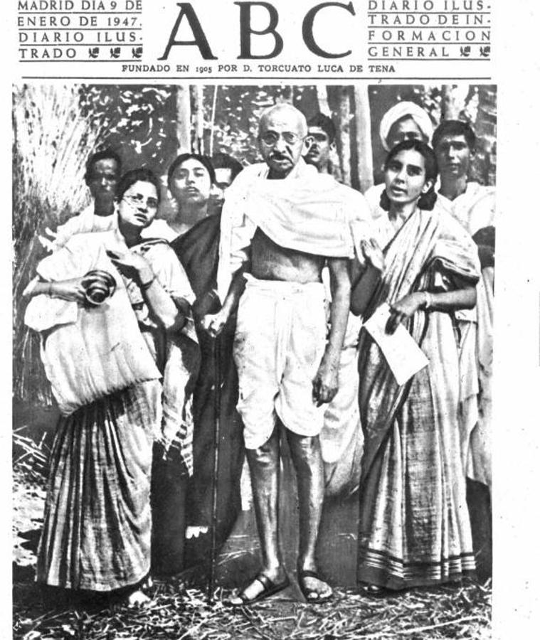 Portada de ABC de 1947 en la que Ghandi, impulsor de la independencia de la India, acude a las zonas devastadas por los disturbios provocados por la partición de la India.