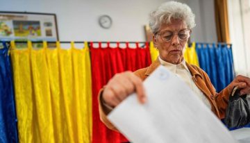 Los rumanos acuden a votar en la repetición de las presidenciales, pero con una participación más baja