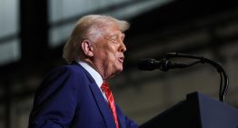 Trump dice que quiere duplicar los aranceles al acero hasta el 50%