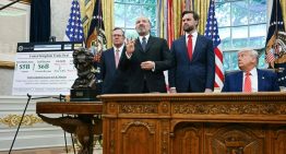 Trump logra su primer gran pacto comercial, con Reino Unido y manteniendo el arancel del 10%