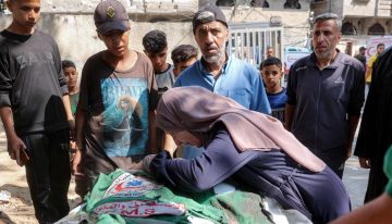 Al menos 12 palestinos muertos y un centenar de heridos tras un tiroteo cerca de un punto de distribución de ayuda en Gaza