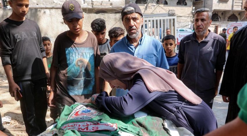 Al menos 12 palestinos muertos y un centenar de heridos tras un tiroteo cerca de un punto de distribución de ayuda en Gaza
