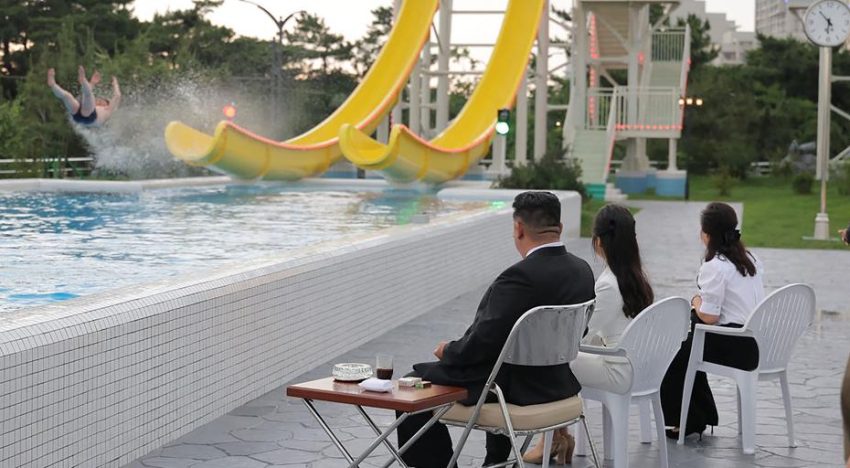 Toboganes, piscinas y sombrillas junto al mar: Corea del Norte abre un complejo turístico «sin igual»