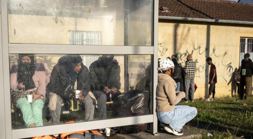 Francia despliega 4.000 agentes para controlar la inmigración en varias estaciones: «Los sin papeles no son bienvenidos»