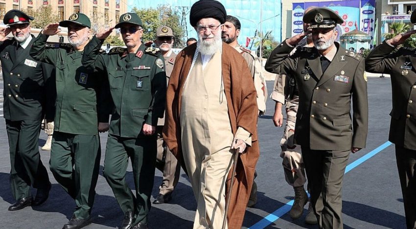 A Jamenei «no se le puede permitir seguir existiendo», amenaza el ministro de Defensa israelí
