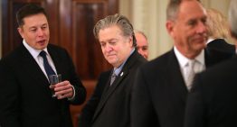 Bannon, el ideólogo de Trump, pide que Musk sea «deportado inmediatamente»