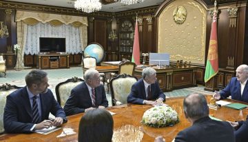 Bielorrusia libera al líder opositor y otros 13 presos políticos por la mediación de EE.UU.