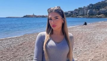 Extraña muerte de una joven de 19 años mientras estaba de vacaciones: cayó al mar mientras practicaba parasailing