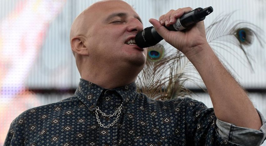 Más allá de la música: escena alternativa prioriza el “performance” para conectar con el público