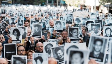 La Justicia argentina ordena hacer juicio en ausencia a los acusados del atentado a la AMIA
