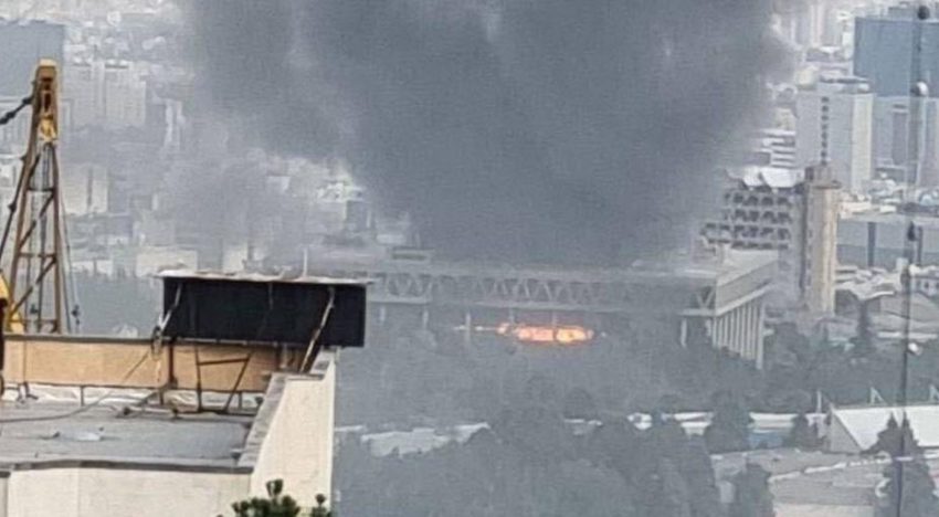 Israel bombardea la sede de la televisión pública iraní en pleno directo
