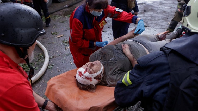 Un hombre herido tras el último ataque con drones rusos sobre Járkov este fin de semana