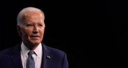 La última teoría conspiradora compartida por Trump: Biden fue asesinado en 2020 y ahora es un robot