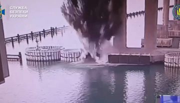 Ucrania reivindica un ataque submarino con explosivos en el puente de Crimea