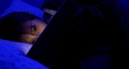 El 'jet lag' social de los adolescentes: «Un 24% tiene peor rendimiento académico por ir a dormir más tarde en fines de semana»