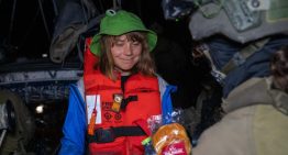 Activistas del barco con destino a Gaza llegan al aeropuerto israelí para ser deportados