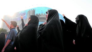 Irán antes y después del 79: la represión de la mujer por bandera