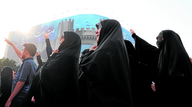 Irán antes y después del 79: la represión de la mujer por bandera
