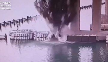 Ucrania sigue con sus golpes de efecto y mina por tercer vez el puente de Crimea