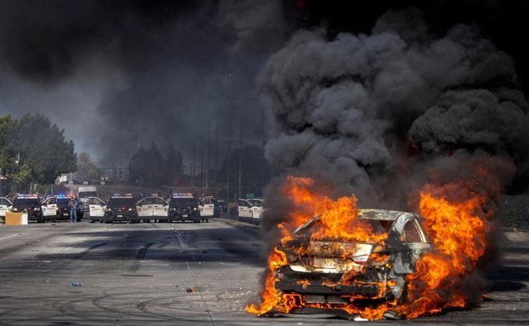 La Guardia Nacional comienza su despliegue en Los Ángeles contra las protestas y el Pentágono amenaza con enviar a los Marines