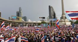 Miles de tailandeses reclaman la dimisión de la primera ministra por insultar al Ejército durante una disputa con Camboya