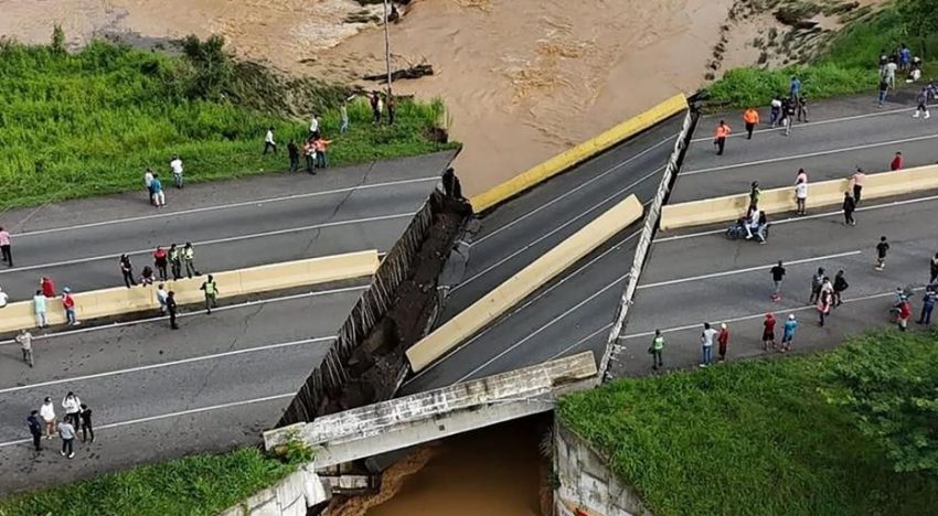 Colapsa un puente de la principal autopista de Venezuela tras las intensas lluvias