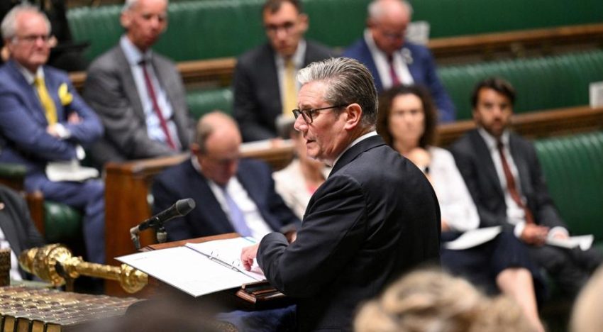 Starmer suaviza los recortes sociales para atajar una amplia rebelión interna