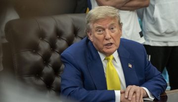 Trump anuncia que se toma dos semanas para decidir si bombardea Irán