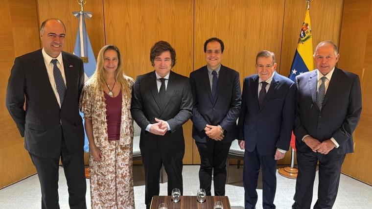 Milei se reúne con Edmundo González en Madrid en un encuentro marcado por el atentado contra Miguel Uribe