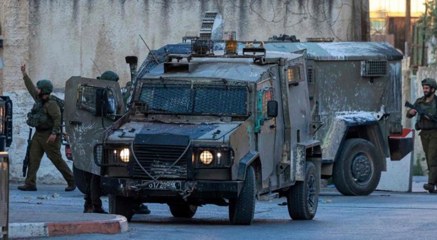Decenas de colonos israelíes atacan una base militar de las Fuerzas de Defensa en Cisjordania