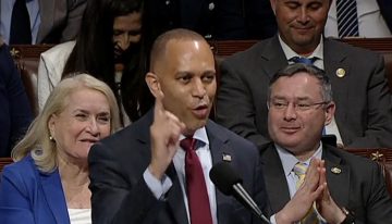 Hakeem Jeffries bate en vano el récord del discurso más largo en la Cámara de Representantes para retrasar la votación de megaley fiscal de Trump
