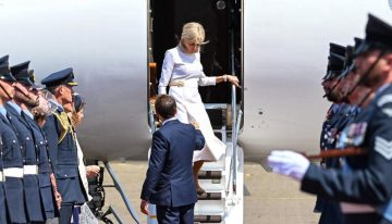 Nuevo desplante de Brigitte Macron a su marido: rechazó la ayuda del presidente francés al bajarse del avión en su visita a Reino Unido