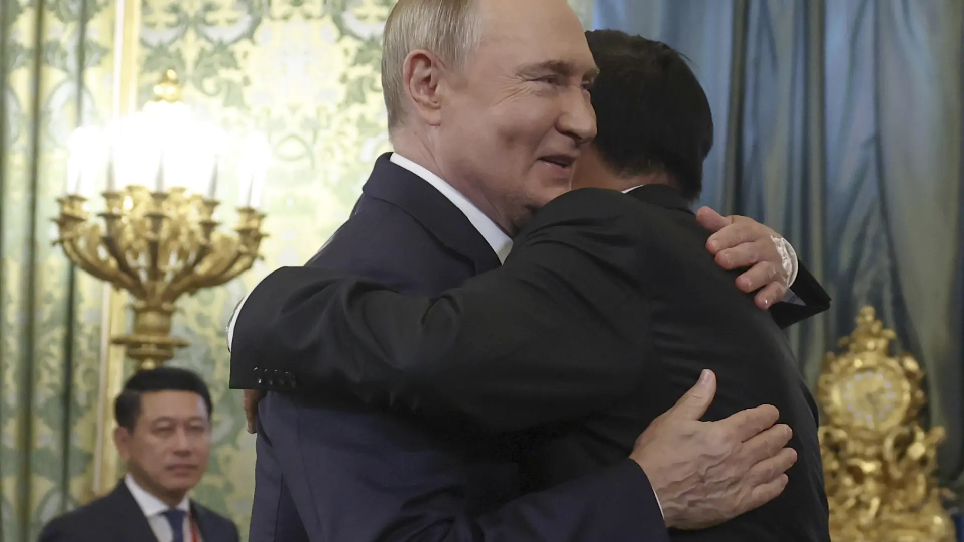 Laos regala a Putin dos elefantes en el 65 aniversario de sus relaciones diplomáticas