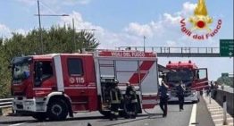 Dos muertos al caer una avioneta sobre una autopista en Italia