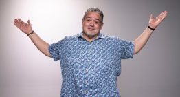 ¿Cuántas camisas 4XL caben en un ‘carry-on’?: una comedia tiene la respuesta