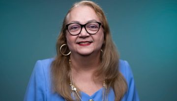 Carmen Mirabal, la puertorriqueña que le pone poesía a la salsa