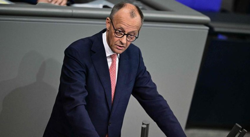 El canciller alemán defiende sus primeras semanas en el cargo entre insultos y acusaciones en el Bundestag