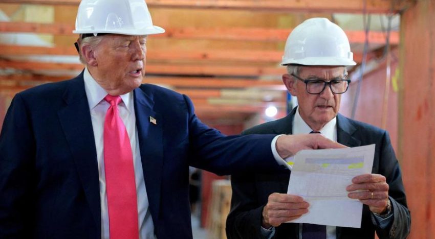 Trump aprovecha una visita a la Fed para humillar a Powell: «Yo lo despediría»