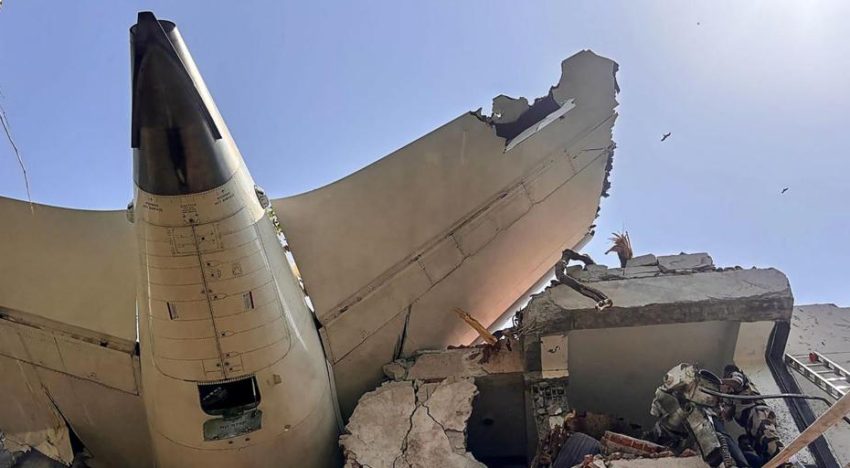 La grabación de la cabina del avión de Air India sugiere que el capitán cortó el combustible de los motores antes del accidente