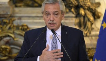 Procesan al expresidente Alberto Fernández por corrupción