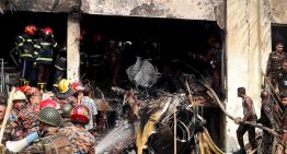 Al menos 16 muertos al estrellase un avión militar contra una escuela en Bangladés