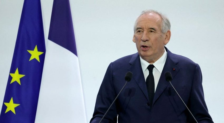Francia recortará 44.000 millones para frenar su deuda y eliminará dos días festivos