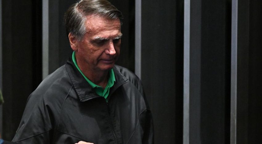 El Supremo de Brasil obliga a Bolsonaro a llevar tobillera electrónica y le prohíbe usar las redes sociales