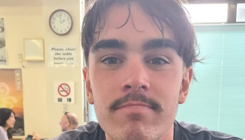 «Un milagro entre un millón»: rescatan a un surfista que se refugió en una isla deshabitada en Australia