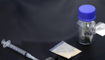 Familiares de las 54 víctimas mortales por fentanilo contaminado en Argentina salen a la calle a exigir «Justicia»